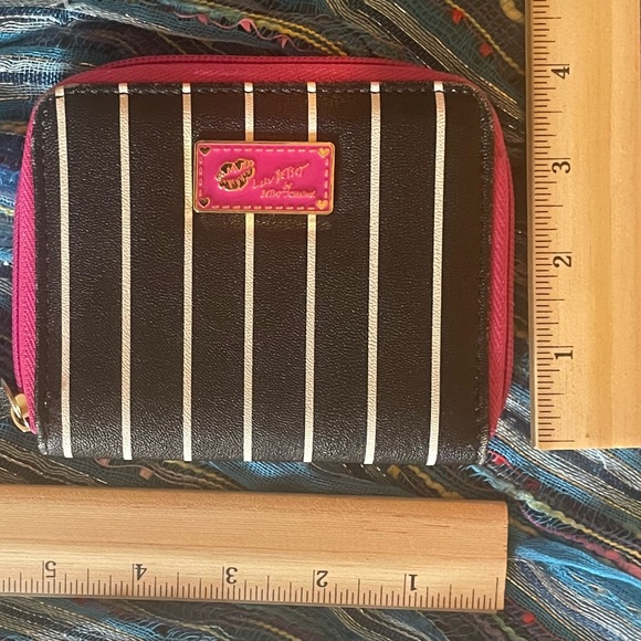 Betsey Johnson adorable black and white striped wallet. Apx 5 x 4” inches. NWOT - Picture 8 of 8